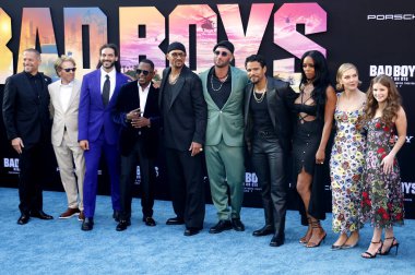 Ioan Gruffudd, Jerry Bruckheimer, Adil El Arbi, Martin Lawrence, Will Smith, Bilal Fallah, Jacob Scipio, Tasha Smith, Rhea Seehorn, Quinn Hemphill ve Jenna Kanell TCL Çin Tiyatrosu 'nda düzenlenen' Bad Boys: Ride or Die 'galasında