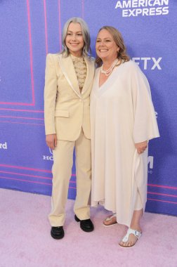 Jamie Bridgers ve Phoebe Bridgers, 3 Mart 2022 'de ABD' nin Los Angeles kentindeki YouTube Tiyatrosu 'nda düzenlenen 2022 Billboard Women in Music' te.