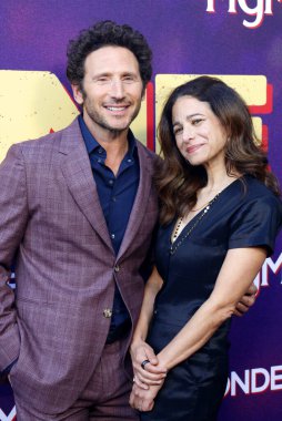 Mark Feuerstein ve Dana Klein, 13 Haziran 2024 'te ABD' nin Hollywood kentindeki Harmony Gold Tiyatrosu 'nda düzenlenen' Otel Kokain 'in Los Angeles galasında.