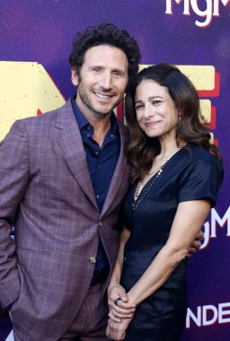 Mark Feuerstein ve Dana Klein, 13 Haziran 2024 'te ABD' nin Hollywood kentindeki Harmony Gold Tiyatrosu 'nda düzenlenen' Otel Kokain 'in Los Angeles galasında.