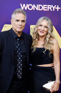 Yul Vazquez ve Linda Larkin, 13 Haziran 2024 'te ABD' nin Hollywood kentindeki Harmony Gold Tiyatrosu 'nda düzenlenen' Otel Kokain 'in Los Angeles galasında.