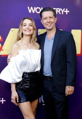 Laura Gordon ve Nick Barkla, 13 Haziran 2024 'te ABD' nin Hollywood kentindeki Harmony Gold Tiyatrosu 'nda düzenlenen' Otel Kokain 'in Los Angeles galasında.