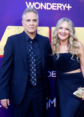 Yul Vazquez ve Linda Larkin, 13 Haziran 2024 'te ABD' nin Hollywood kentindeki Harmony Gold Tiyatrosu 'nda düzenlenen' Otel Kokain 'in Los Angeles galasında.