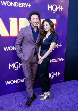 Mark Feuerstein ve Dana Klein, 13 Haziran 2024 'te ABD' nin Hollywood kentindeki Harmony Gold Tiyatrosu 'nda düzenlenen' Otel Kokain 'in Los Angeles galasında.
