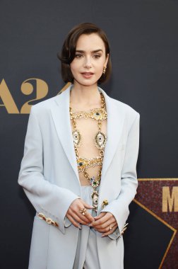 Lily Collins, 24 Haziran 2024 'te Hollywood' daki TCL Çin Tiyatrosu 'nda düzenlenen' MaXXXine 'ın Los Angeles galasında.