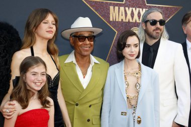 Mia Goth, Giancarlo Esposito, Lily Collins, Ti West ve Charley Rowan McCain, 24 Haziran 2024 'te Hollywood, ABD' deki TCL Çin Tiyatrosu 'nda düzenlenen' MaXXX 'in Los Angeles galasında.