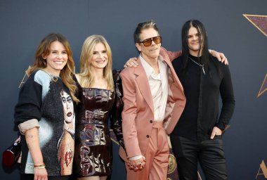Sosie Bacon, Kyra Sedgwick, Kevin Bacon ve Travis Bacon, 24 Haziran 2024 'te Hollywood, ABD' deki TCL Çin Tiyatrosu 'nda düzenlenen' MaXXXine 'filminin Los Angeles galasında.