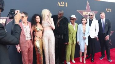 Kevin Bacon, Halsey, Elizabeth Debicki, Moses Sumney, Mia Goth, Giancarlo Esposito ve Lily Collins, 24 Haziran 2024 'te Hollywood, ABD' deki TCL Çin Tiyatrosu 'nda düzenlenen' MaXXXine 'nin Los Angeles galasında