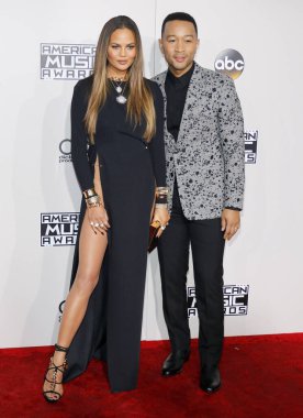 Chrissy Teigen ve John Legend, 20 Kasım 2016 'da ABD' nin Los Angeles kentindeki Microsoft Tiyatrosu 'nda düzenlenen 2016 Amerikan Müzik Ödülleri' nde.
