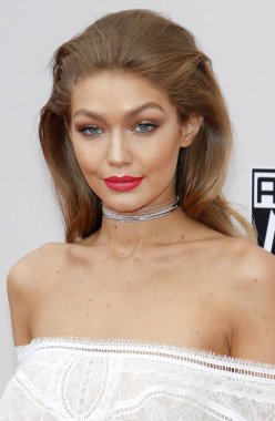 Gigi Hadid, 20 Kasım 2016 'da ABD' nin Los Angeles kentindeki Microsoft Tiyatrosu 'nda düzenlenen 2016 Amerikan Müzik Ödülleri' nde.