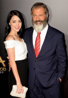 Rosalind Ross ve Mel Gibson 20 yıllık Hollywood Film Ödülleri'nde 6 Kasım 2016 yılında Beverly Hills, ABD Beverly Hilton Otel'inde düzenlenen.