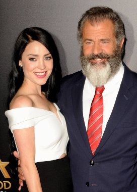 Rosalind Ross ve Mel Gibson 20 yıllık Hollywood Film Ödülleri'nde 6 Kasım 2016 yılında Beverly Hills, ABD Beverly Hilton Otel'inde düzenlenen.