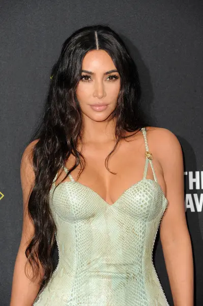 Kim Kardashian 2019 E 'de! People 's Choice Ödülleri 10 Kasım 2019' da Santa Monica, ABD 'deki Barker Hangarında düzenlendi..