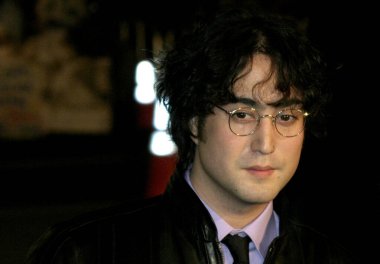 Hollywood, Ca - 16 Kasım 2004: Sean Lennon 16 Kasım 2004'te Hollywood, ABD'deki Grauman Çin Tiyatrosu'nda düzenlenen 'Alexander'ın Los Angeles galasında.