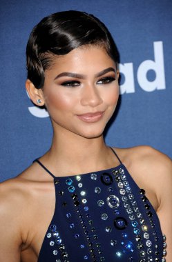 Zendaya Coleman, ABD 'nin Beverly Hills kentindeki Beverly Hilton Oteli' nde 2 Nisan 2016 'da düzenlenen 27..