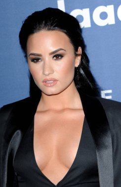 Demi Lovato, ABD 'nin Beverly Hills kentindeki Beverly Hilton Oteli' nde 2 Nisan 2016 'da düzenlenen 27..