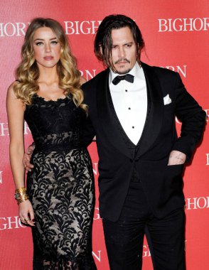 Amber Heard ve Johnny Depp Palm Springs Uluslararası Film Festivali 'nde 2 Ocak 2016' da Palm Springs Kongre Merkezi 'nde düzenlenen 27.. 