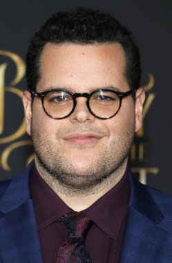 Josh Gad, 2 Mart 2017 'de ABD' nin Hollywood kentindeki El Capitan Tiyatrosu 'nda düzenlenen' Güzel ve Çirkin 'in Los Angeles galasında.
