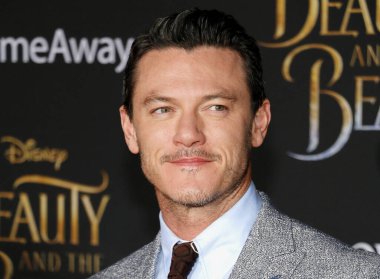 Luke Evans, 2 Mart 2017 'de Hollywood' daki El Capitan Tiyatrosu 'nda düzenlenen 