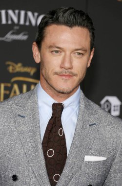 Luke Evans, 2 Mart 2017 'de Hollywood' daki El Capitan Tiyatrosu 'nda düzenlenen 
