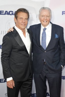 Dennis Quaid ve Jon Voight, 20 Ağustos 2024 'te ABD' nin Hollywood kentindeki TCL Çin Tiyatrosu 'nda düzenlenen' Reagan 'ın Los Angeles galasında.