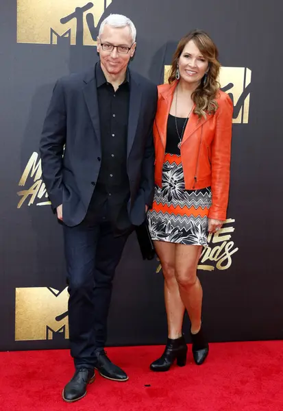 stock image Dr. Drew Pinsky and Susan Pinsky at the 2016 MTV Movie Awards held at the Warner Bros. Studios in Burbank, USA on April 9, 2016.