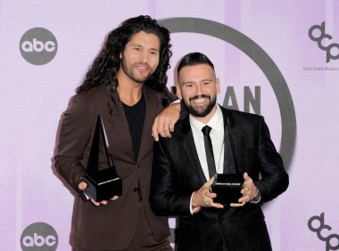 Dan + Shay 'den Dan Smyers ve Shay Mooney, 20 Kasım 2022 tarihinde Los Angeles, ABD' deki Microsoft Tiyatrosu 'nda düzenlenen 2022 Amerikan Müzik Ödülleri' nde.
