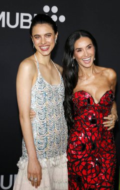 Margaret Qualley ve Demi Moore, 16 Eylül 2024 'te Hollywood, ABD' deki DGA Tiyatrosu 'nda düzenlenen' The Substance 'ın Los Angeles galasında.