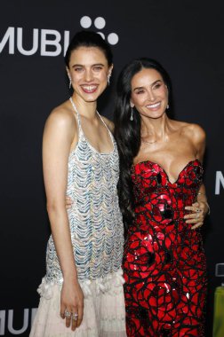 Margaret Qualley ve Demi Moore, 16 Eylül 2024 'te Hollywood, ABD' deki DGA Tiyatrosu 'nda düzenlenen' The Substance 'ın Los Angeles galasında.