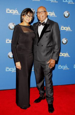 Paris Barclay ve Cheryl Boone Isaacs, 6 Şubat 2016 'da ABD' nin Los Angeles kentindeki Hyatt Regency Century Plaza 'da düzenlenen 68..