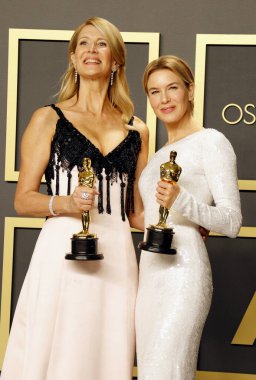 Laura Dern ve Renee Zellweger, 9 Şubat 2020 tarihinde Hollywood Dolby Tiyatrosu 'nda düzenlenen 92. Akademi Ödülleri Basın Odası' nda..