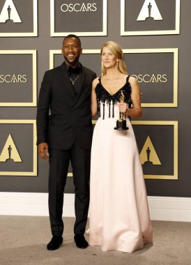 Laura Dern ve Mahershala Ali, 9 Şubat 2020 'de Hollywood Dolby Tiyatrosu' nda düzenlenen 92. Akademi Ödülleri Basın Odası.