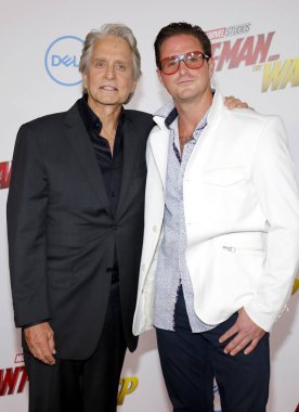 Michael Douglas ve Cameron Douglas, Los Angeles 'Ant-Man ve Hollywood, ABD El Capitan Tiyatrosunda 25 Haziran 2018 düzenlenen Wasp' in premiere.