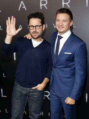 Jeremy Renner ve J.J. Abrams'ın Los Angeles şehrinde varış' Regency Village Theater Westwood, ABD 6 Kasım 2016 yılında düzenlenen' prömiyeri.