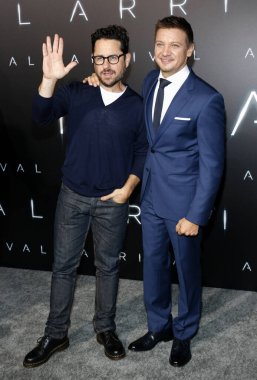 Jeremy Renner ve J.J. Abrams'ın Los Angeles şehrinde varış' Regency Village Theater Westwood, ABD 6 Kasım 2016 yılında düzenlenen' prömiyeri.