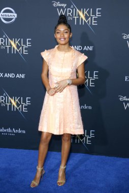 Yara Shahidi 'A kırışıklık In Time' Los Angeles galasında Hollywood, ABD El Capitan Tiyatrosu'nda düzenlenen 26 Şubat 2018 üzerinde.