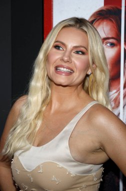 Elisha Cuthbert, 21 Eylül 2022 'de Hollywood' daki Harmony Gold Tiyatrosu 'nda düzenlenen' Haydut 'un Los Angeles galasında.