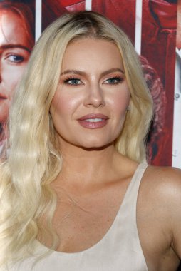 Elisha Cuthbert, 21 Eylül 2022 'de Hollywood' daki Harmony Gold Tiyatrosu 'nda düzenlenen' Haydut 'un Los Angeles galasında.