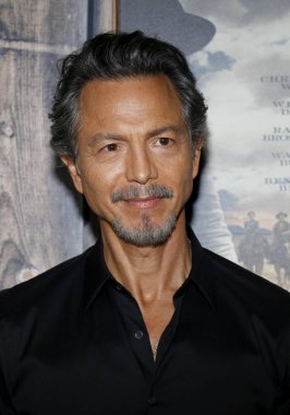 Benjamin Bratt, 28 Eylül 2022 'de Hollywood' daki DGA Tiyatrosu 'nda düzenlenen' Dead For A Dollar 'ın Los Angeles galasında.