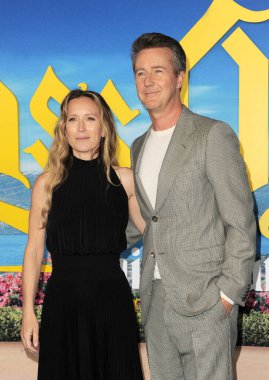 Edward Norton ve Shauna Robertson Netflix 'in 