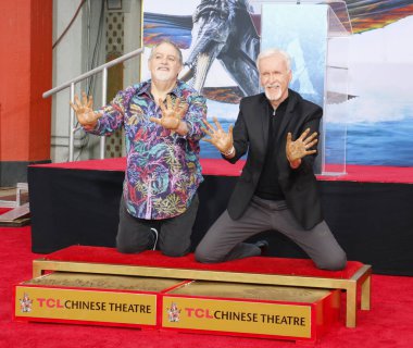 Jon Landau and James Cameron at James Cameron and Jon Landau hand and foot imprinting ceremony held at the TCL Chinese Theater in Hollywood, USA on January 12, 2023.