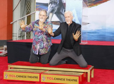 Jon Landau and James Cameron at James Cameron and Jon Landau hand and foot imprinting ceremony held at the TCL Chinese Theater in Hollywood, USA on January 12, 2023.