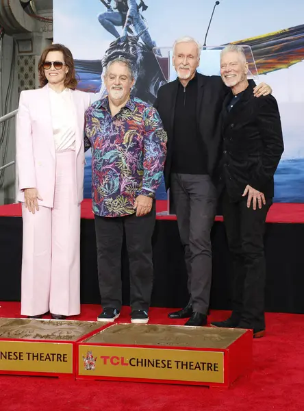 stock image Sigourney Weaver, Jon Landau, James Cameron and Stephen Lang at James Cameron and Jon Landau hand and foot imprinting ceremony held at the TCL Chinese Theater in Hollywood, USA on January 12, 2023.