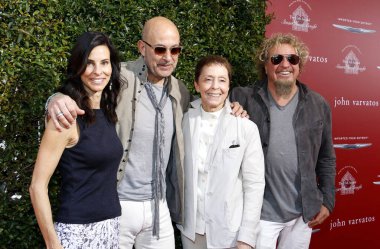 Sammy Hagar, Joyce Varvatos, John Varvatos ve Gail Abarbanel, 17 Nisan 2016 'da ABD' nin Batı Hollywood kentindeki John Varvatos 'ta düzenlenen 13..