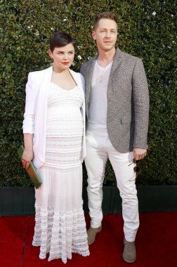 Ginnifer Goodwin ve Josh Dallas, 17 Nisan 2016 'da ABD' nin Batı Hollywood kentindeki John Varvatos 'ta düzenlenen 13..