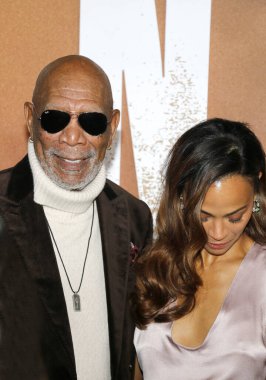 Morgan Freeman ve Zoe Saldana, 23 Ekim 2024 'te Hollywood, ABD' deki Linwood Dunn Tiyatrosu 'nda düzenlenen Lioness 2..