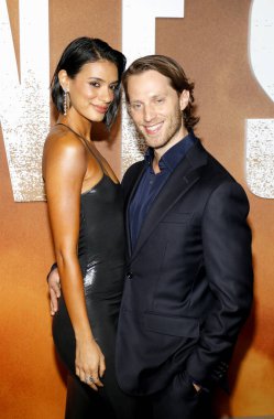 Laysla De Oliveira ve Jonathan Keltz 'Lioness' 2. Sezon, Hollywood 'daki Linwood Dunn Tiyatrosu' nda 23 Ekim 2024 'te düzenlendi..