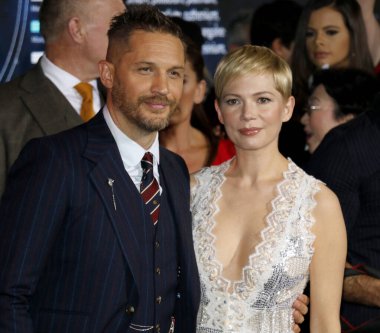 'Zehir Regency köyü tiyatro Westwood, ABD'de 1 Ekim 2018 düzenlenen' in Tom Hardy ve Michelle Williams, Los Angeles premiere.