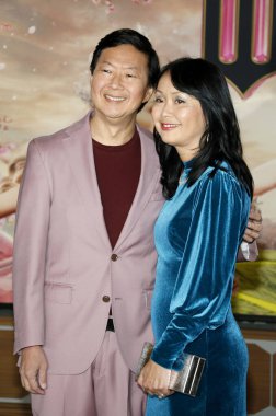 Ken Jeong ve Tran Ho, 9 Kasım 2024 'te ABD' nin Los Angeles şehrindeki Dorothy Chandler Pavilion 'da düzenlenen' Wicked 'galasında.
