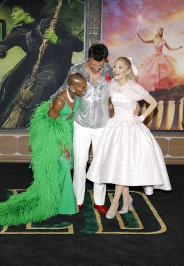 Jonathan Bailey, Cynthia Erivo ve Ariana Grande 9 Kasım 2024 'te ABD' nin Los Angeles şehrindeki Dorothy Chandler Pavyonu 'nda düzenlenen' Wicked 'galasında.